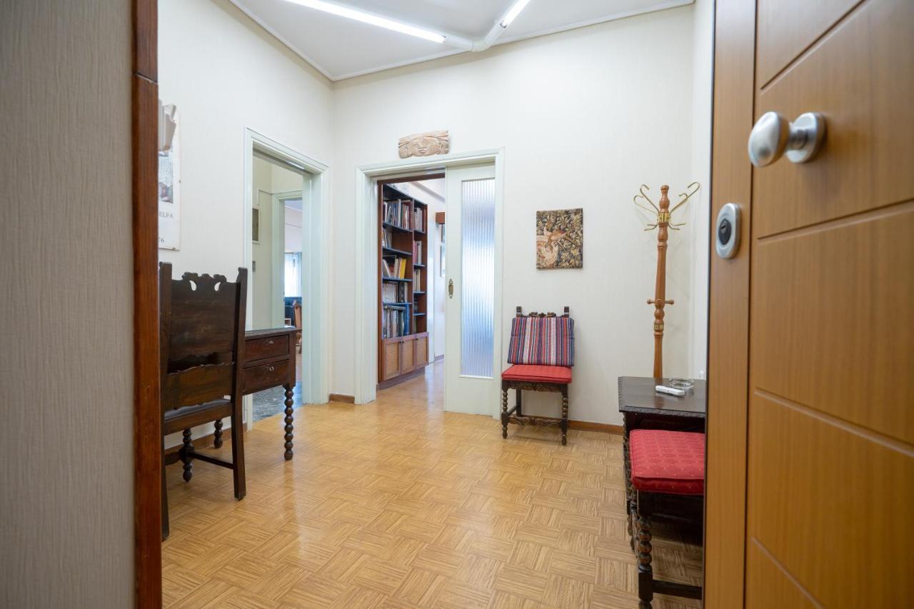 Syntagma Square 1 Bedrm 4 Persons Apartment By Mps أثينا المظهر الخارجي الصورة